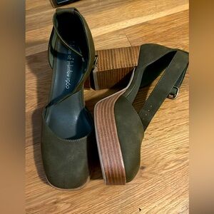 NEVER WORN House of Harlow Mary Jane Platforms Size 7!